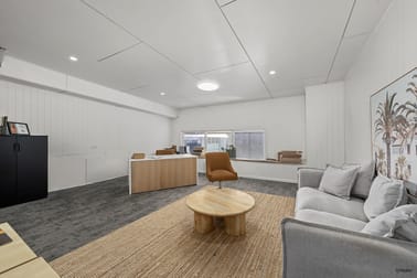 Click to view all images 2/27 Hutchinson Street Burleigh Heads QLD 4220 - Image 3