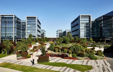 35 Dalmore Drive Scoresby VIC 3179 - Image 2