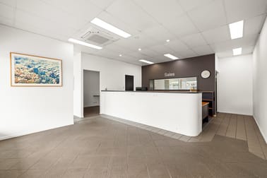 Click to view all images 1/181 Bay Terrace Wynnum QLD 4178 - Image 2