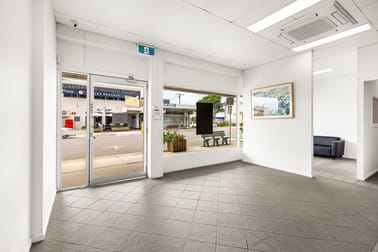 Click to view all images 1/181 Bay Terrace Wynnum QLD 4178 - Image 3