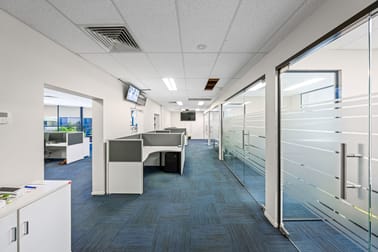 Click to view all images 1/40 Rivergate Place Murarrie QLD 4172 - Image 3