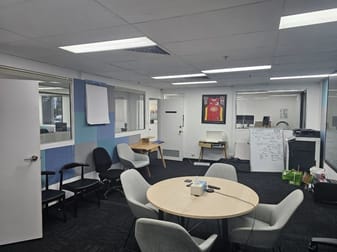 73/15 Victoria Avenue Broadbeach QLD 4218 - Image 3