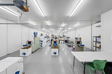 Click to view all images 18 Morrison Close Mansfield QLD 4122 - Image 3