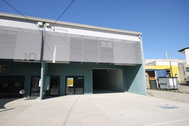12 Thorne Street Wynnum QLD 4178 - Image 1