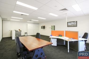 Suite 3, FF/ 526 Macauley Street Albury NSW 2640 - Image 2