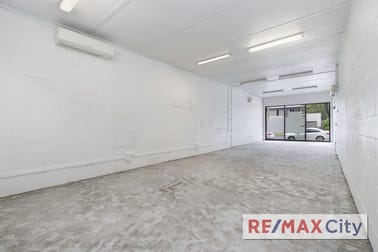 2/25 Valance Street Oxley QLD 4075 - Image 1