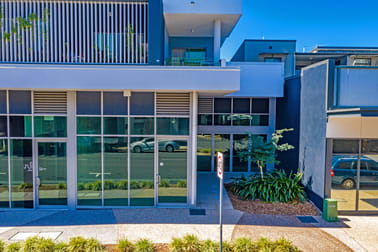 4 & 5/70-78 Bay Terrace Wynnum QLD 4178 - Image 1