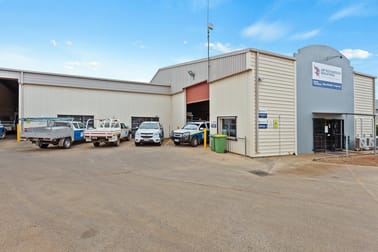 8 Freighter Avenue Wilsonton QLD 4350 - Image 1
