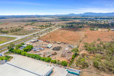 WHOLE OF PROPERTY/227 Somerset Road Gracemere QLD 4702 - Image 3