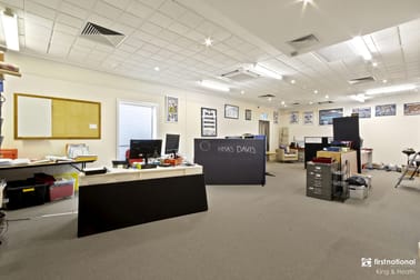 Click to view all images 2 Gray Street Lakes Entrance VIC 3909 - Image 3