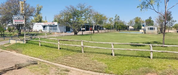98 Burke Street Julia Creek QLD 4823 - Image 2