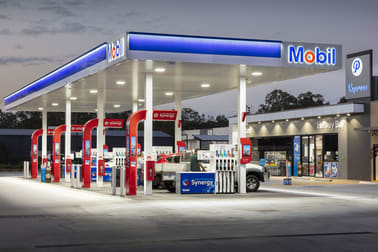 Mobil & Zarraffa's, Hervey Bay, 12-14 Boat Harbour Drive Pialba QLD 4655 - Image 1