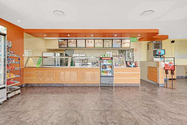 Click to view all images Shop/2/1-5 Rufus St Blackwater QLD 4717 - Image 2