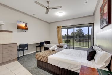 Premium Accommodation/1-10/160 Egerton St Emerald QLD 4720 - Image 2