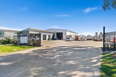 3 Tews Court Wilsonton QLD 4350 - Image 2