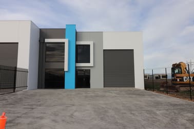2/33 Hamersley Drive Clyde North VIC 3978 - Image 2