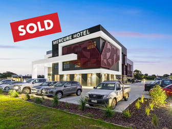 Click to view all images Mercure Hotel, 77 Racecourse Road Pakenham VIC 3810 - Image 1