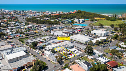 37 Paradise Avenue Miami QLD 4220 - Image 2