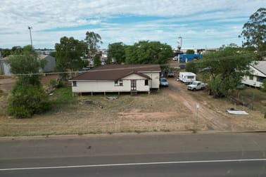 140 & 142 Raglan Street Roma QLD 4455 - Image 2