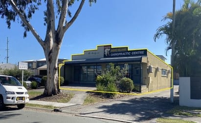 Click to view all images 1&2/65 Crescent Avenue Paradise Point QLD 4216 - Image 2