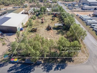 Click to view all images 10 Kyle Street Emerald QLD 4720 - Image 3