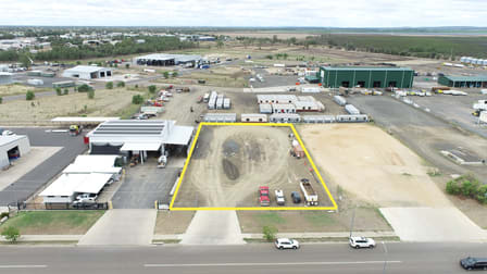 11 Wills Road Emerald QLD 4720 - Image 2