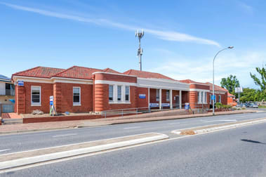 Whole Bldg/20-22 Torrens Road Victor Harbor SA 5211 - Image 1