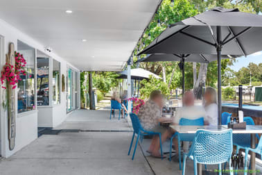 4/5 Biggs Avenue Beachmere QLD 4510 - Image 3