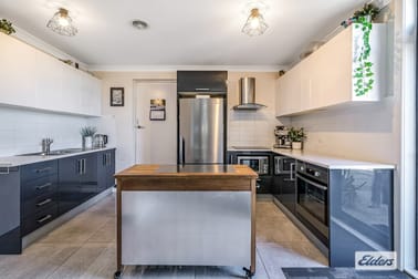 8 Mollison Place Kyneton VIC 3444 - Image 2