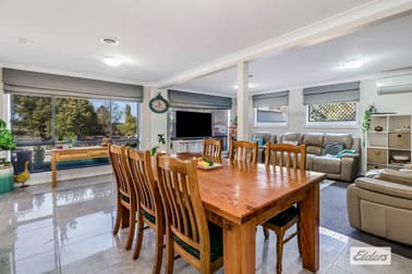 8 Mollison Place Kyneton VIC 3444 - Image 3