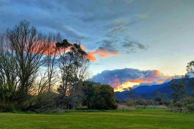 6852 Great Alpine Road Porepunkah VIC 3740 - Image 1