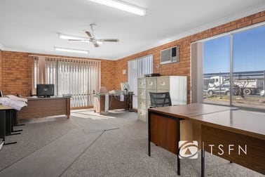 19 Rohs Road East Bendigo VIC 3550 - Image 3