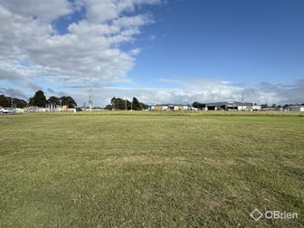 2/3 Jackson Crescent Bairnsdale VIC 3875 - Image 2