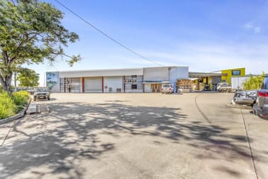 WHOLE OF PROPERTY/90 - 92 Hollingsworth Street Kawana QLD 4701 - Image 2