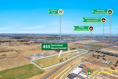 Click to view all images 455 Davis Road Mount Cottrell VIC 3024 - Image 2