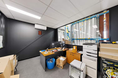 Click to view all images 115 Dohertys Road Altona North VIC 3025 - Image 3