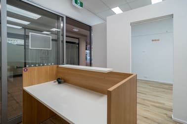 Click to view all images 8/9 Beach Road Surfers Paradise QLD 4217 - Image 3