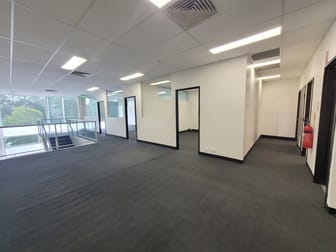 4/12 Chaplin Drive Lane Cove NSW 2066 - Image 2