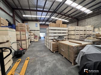 Click to view all images 32 Rushwood Drive Craigieburn VIC 3064 - Image 3