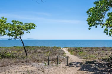 Click to view all images 284 Ocean Parade Balgal Beach QLD 4816 - Image 2