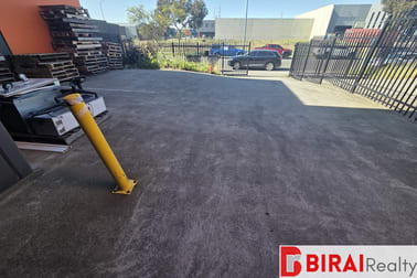 Click to view all images 15 Telley Street Ravenhall VIC 3023 - Image 2