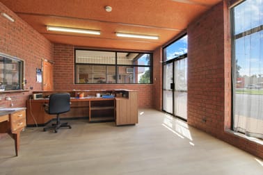 Click to view all images 106 Renmark Avenue Renmark SA 5341 - Image 2