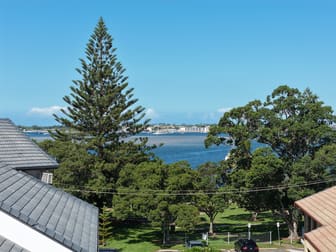 Click to view all images 41 Frank St Labrador QLD 4215 - Image 2