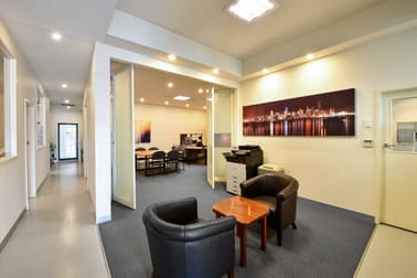 61 Renver Clayton VIC 3168 - Image 3