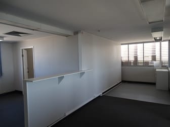 11/182 Bay Terrace Wynnum QLD 4178 - Image 3
