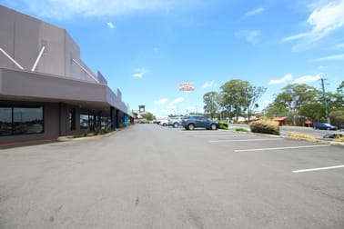1/900 Ruthven Street Kearneys Spring QLD 4350 - Image 2