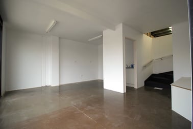 2/2 Torca Terrace Mornington VIC 3931 - Image 2