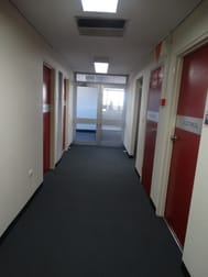 11/182 Bay Terrace Wynnum QLD 4178 - Image 2
