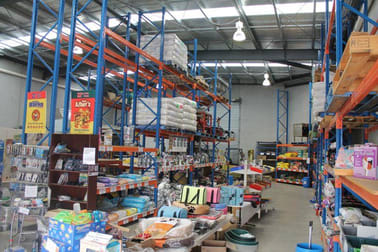 2 Arundel Street Cranbourne VIC 3977 - Image 3