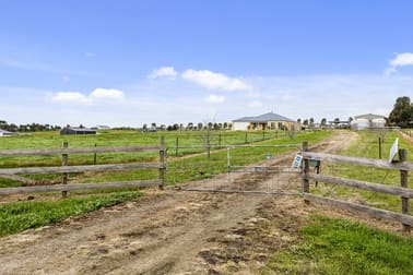 Click to view all images 354 Wild Cherry Road Lockwood South VIC 3551 - Image 3